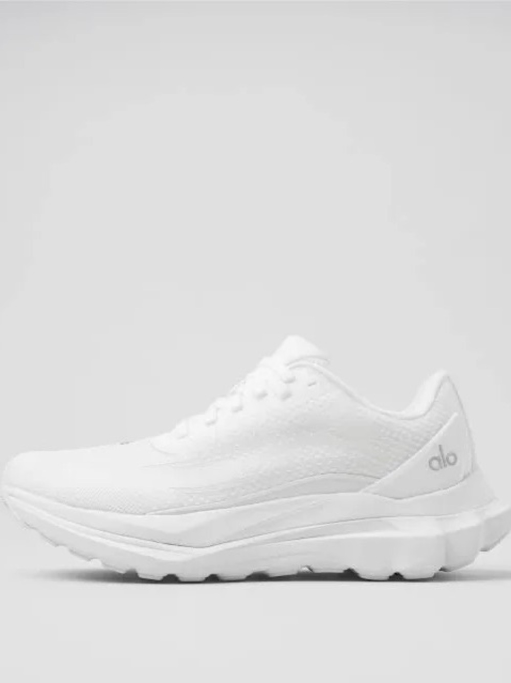 ALO Yoga White Runner Sneakers size 38.5/w 8